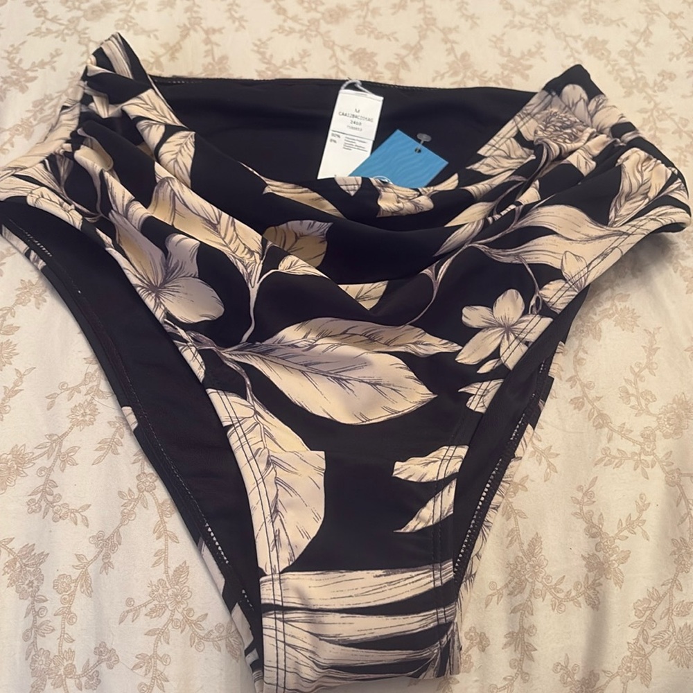 CUPSHE high waisted swimsuit bottom.